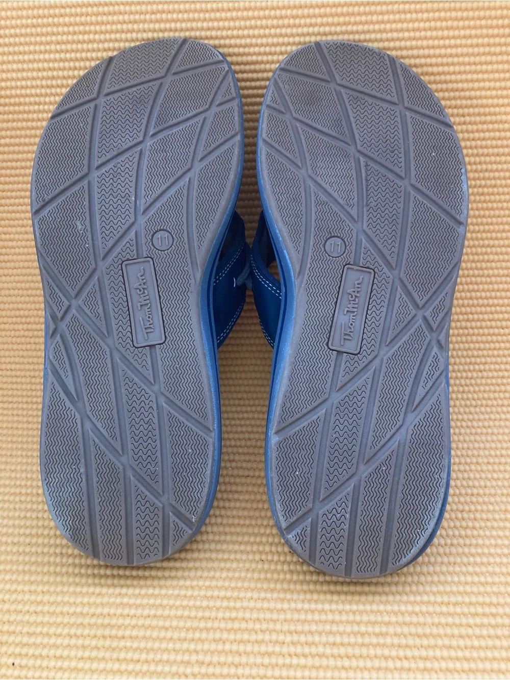 Thom McAn Men's Sandles Flip flops size 11 Color Blue